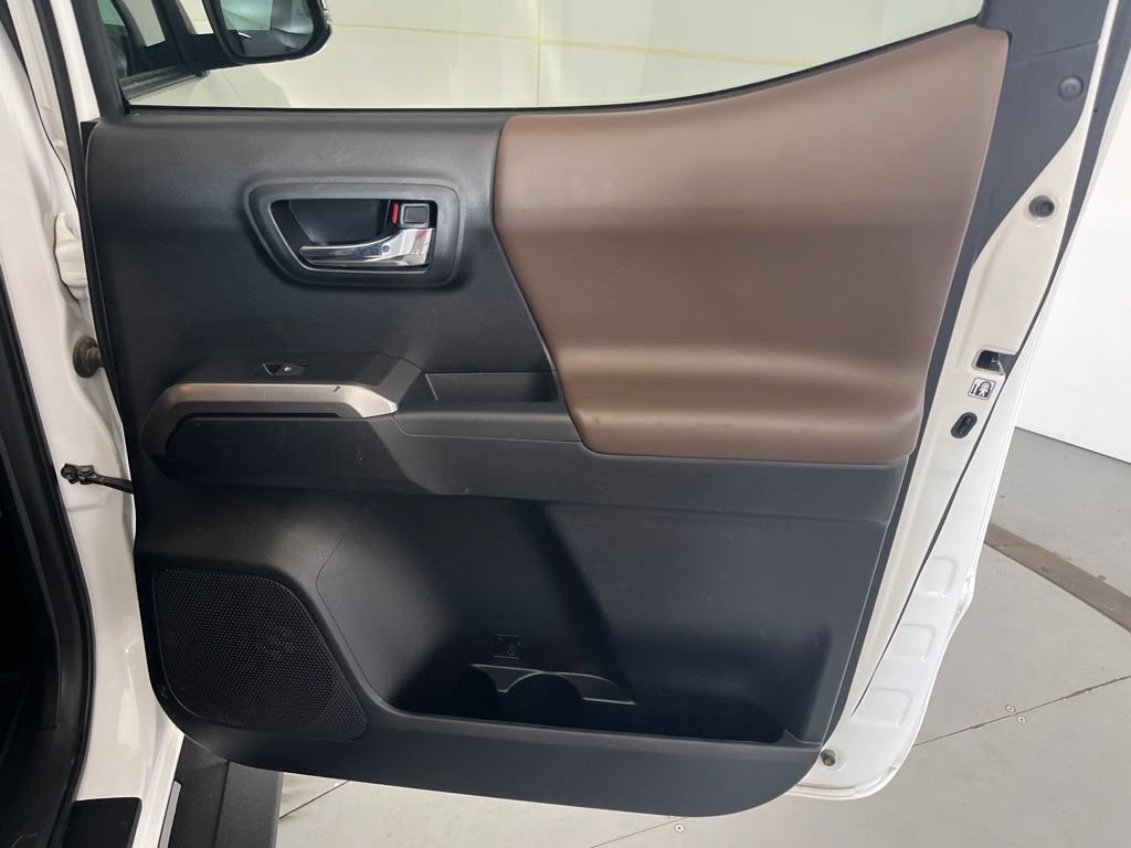 Used 2018 Toyota Tacoma Limited AWD/4WD image 28