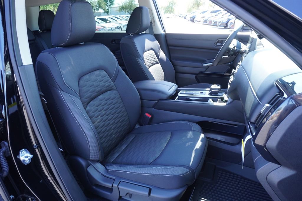 New 2025 Nissan Pathfinder SV image 13