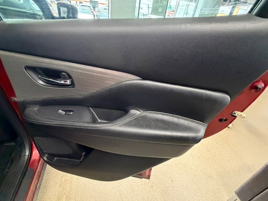 Used 2018 Nissan Murano SV image 27