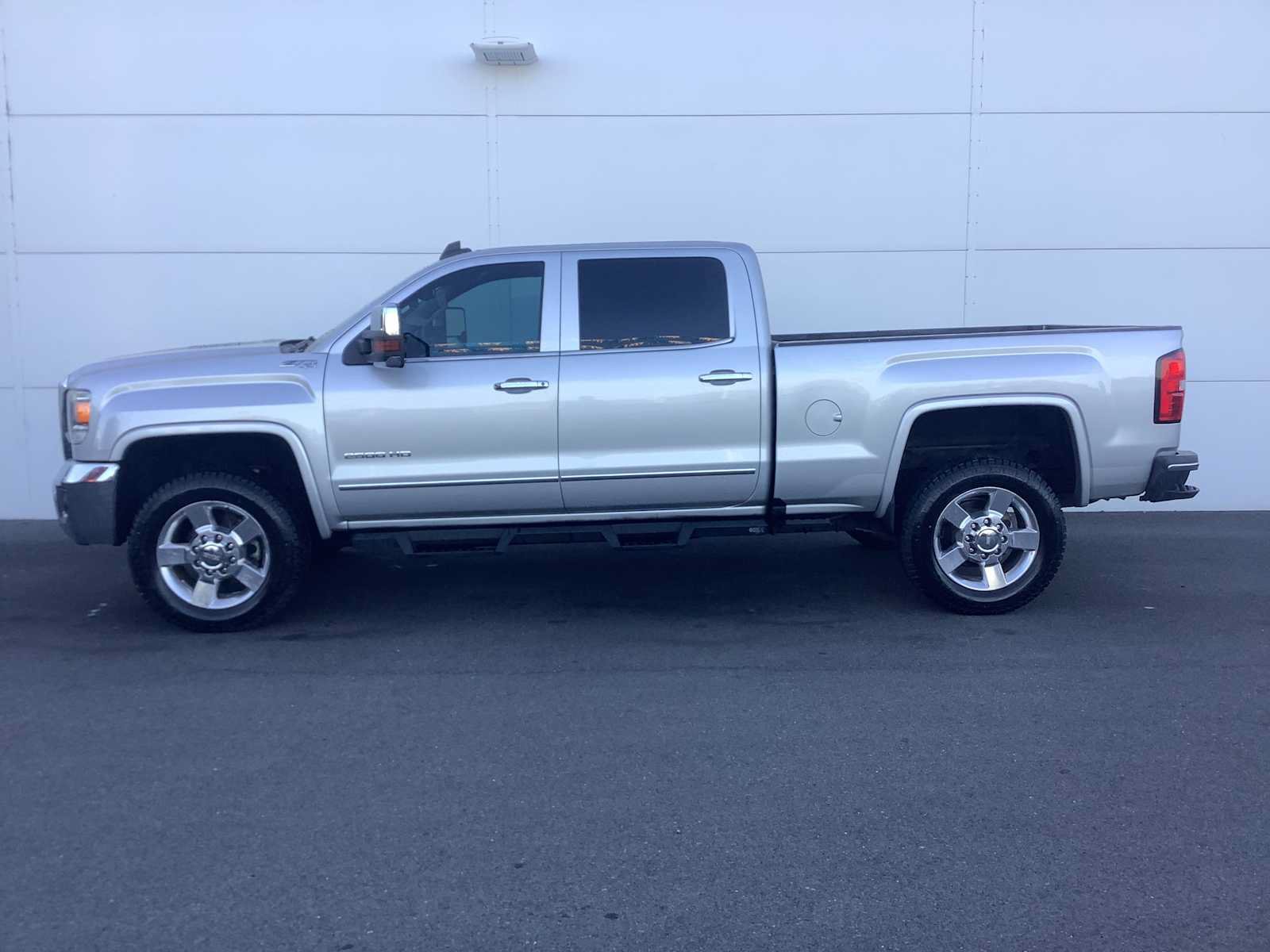 Used 2016 GMC Sierra 2500 SLT w/ Duramax Plus Package AWD/4WD image 2