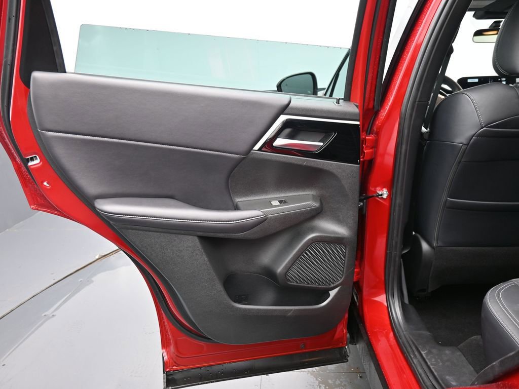 Used 2023 Mitsubishi Outlander SE image 33