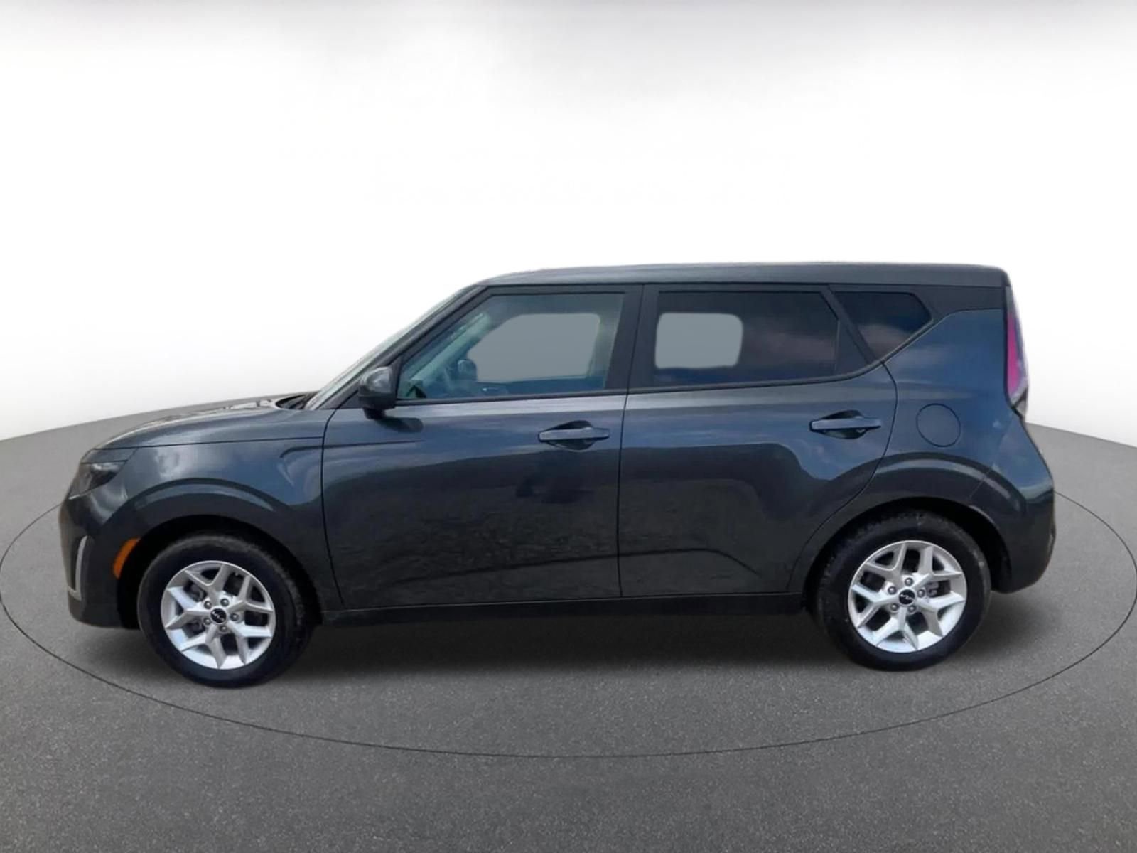 Used 2025 Kia Soul LX w/ LX Technology Package image 9