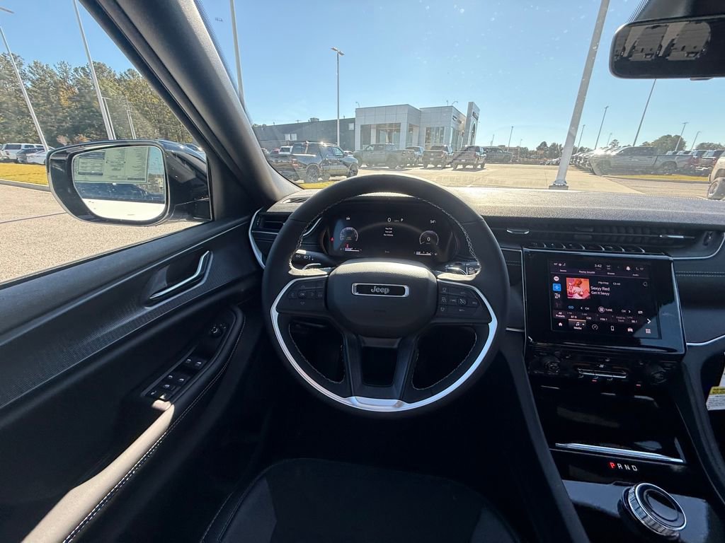 New 2025 Jeep Grand Cherokee Laredo RWD image 14