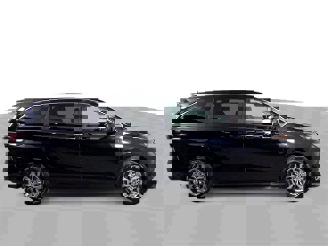 Used 2024 Toyota Sienna XLE image 9