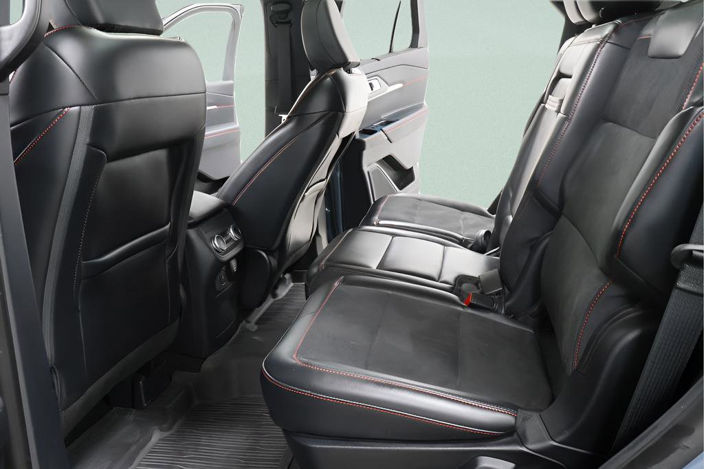 Used 2025 Ford Explorer ST image 30