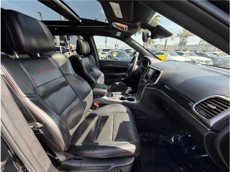 Used 2018 Jeep Grand Cherokee Trailhawk w/ Trailhawk Luxury Group image 36