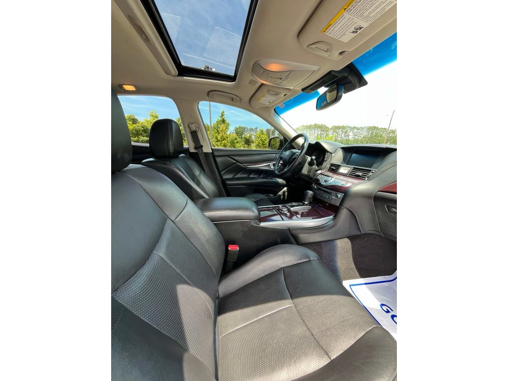 Used 2019 INFINITI Q70 Luxe w/ Proactive Package AWD/4WD image 9