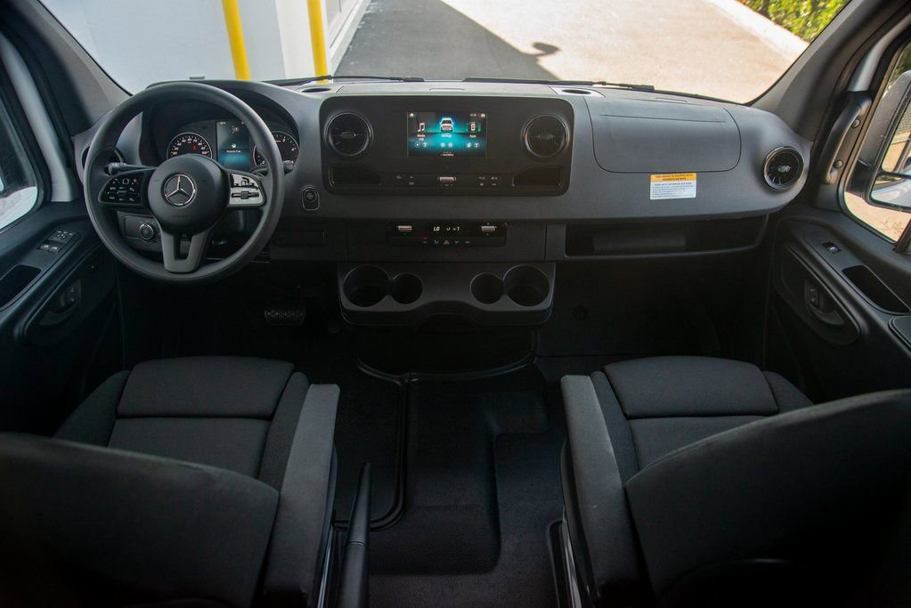 Used 2024 Mercedes-Benz Sprinter 2500 image 28