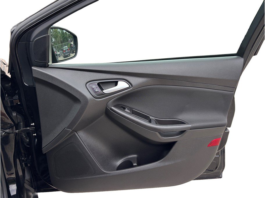 Used 2017 Ford Focus SE FWD image 30