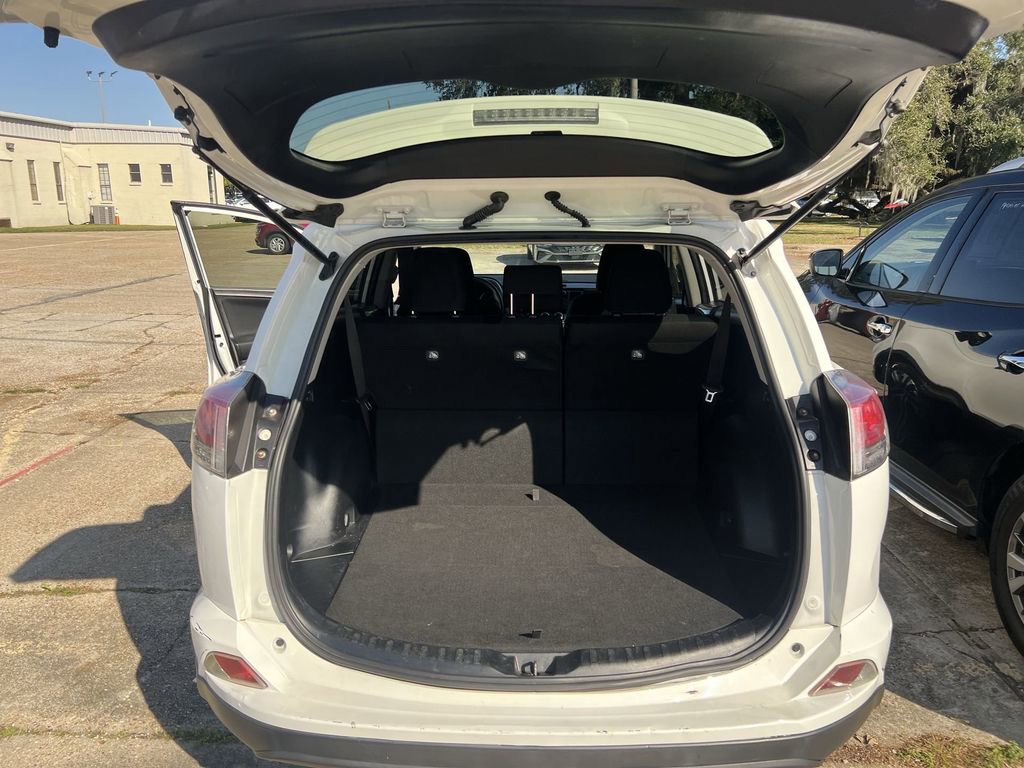 Used 2018 Toyota RAV4 LE image 17