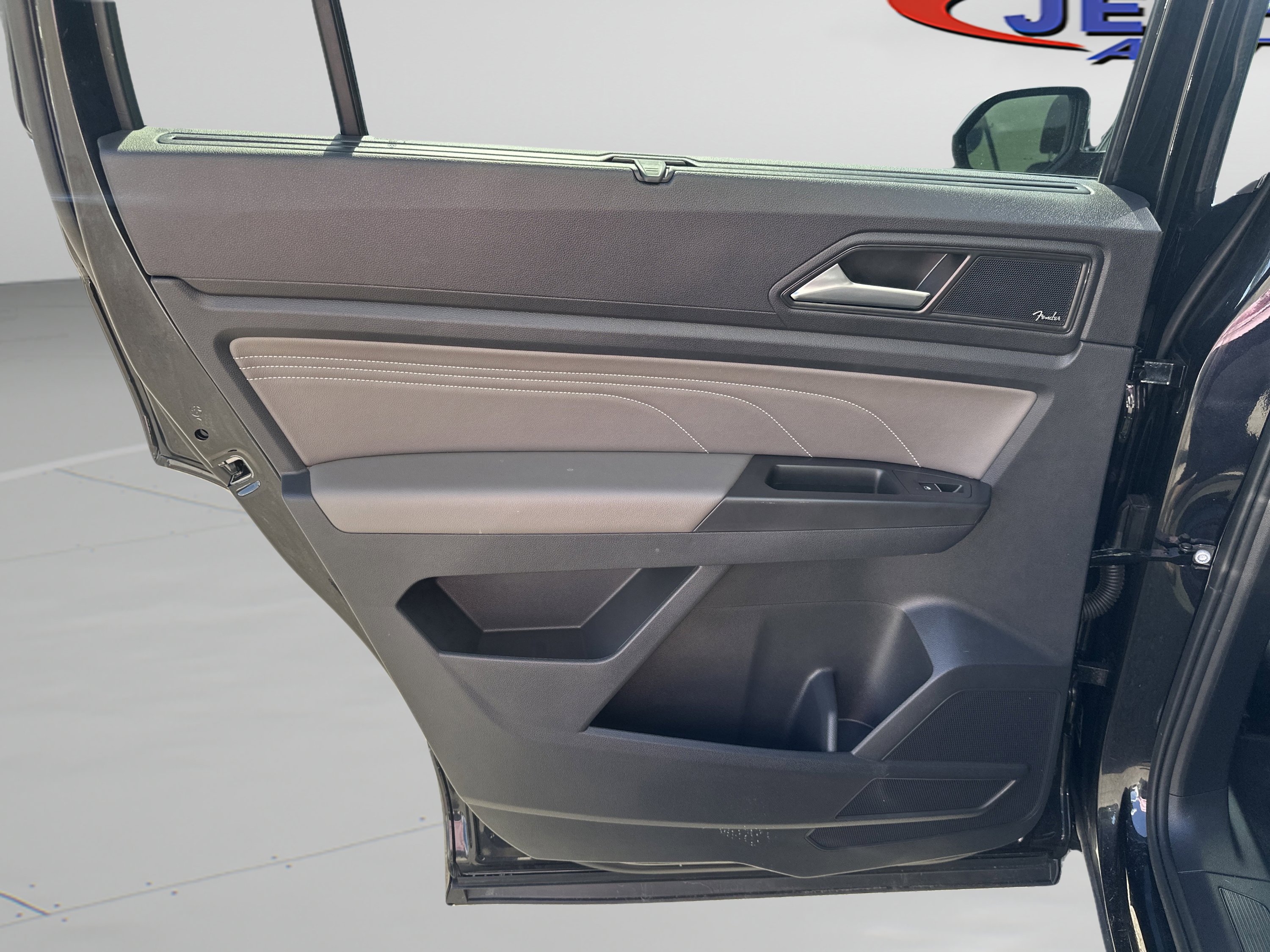 Used 2022 Volkswagen Atlas SEL Premium image 9