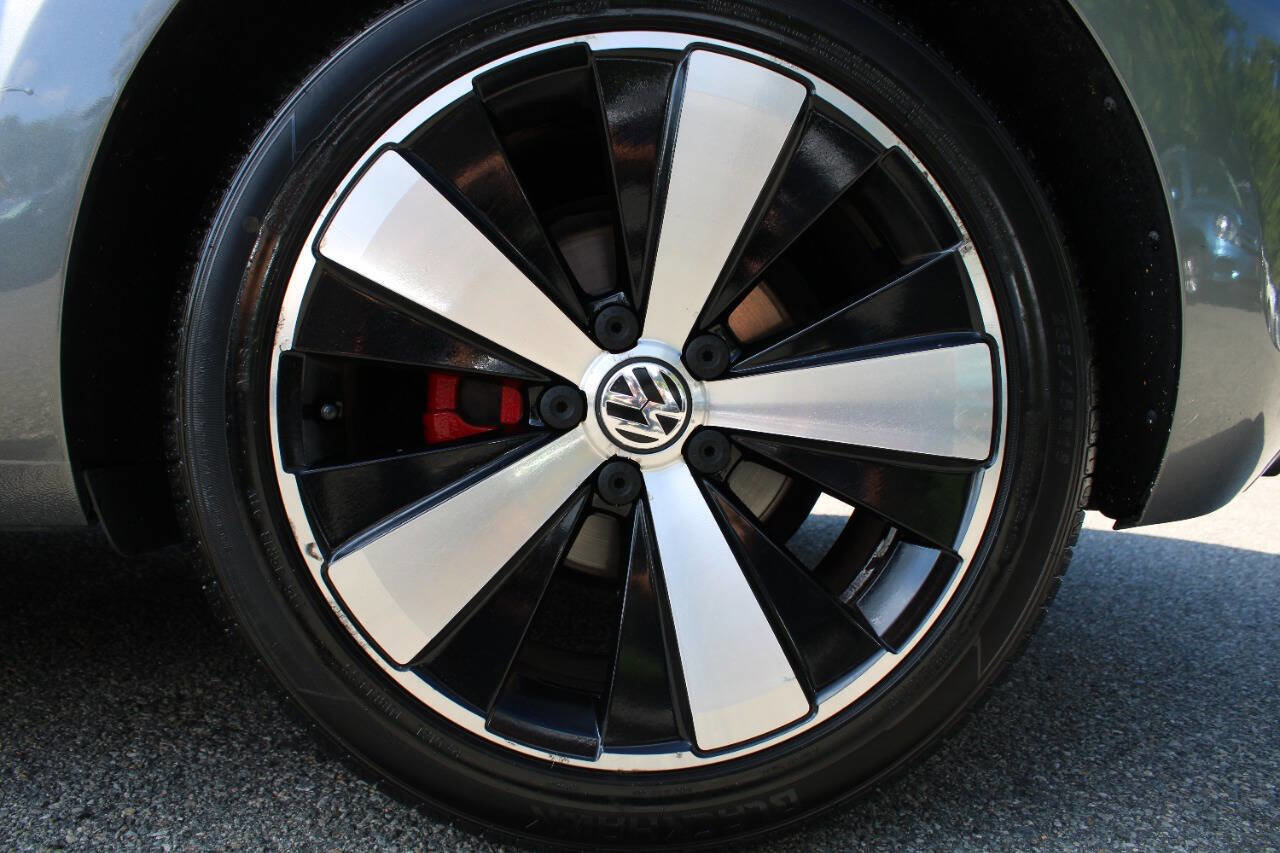 Used 2012 Volkswagen Beetle 2.0T image 18