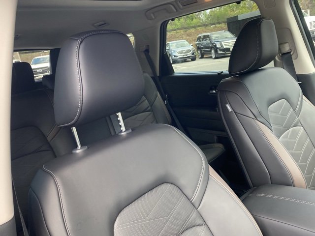 New 2025 Nissan Pathfinder Platinum w/ Black Appearance Package image 31