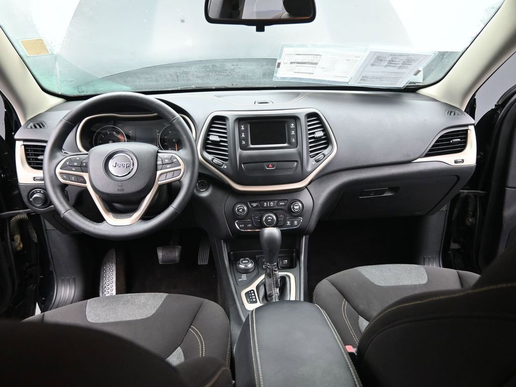 Used 2017 Jeep Cherokee Altitude image 23