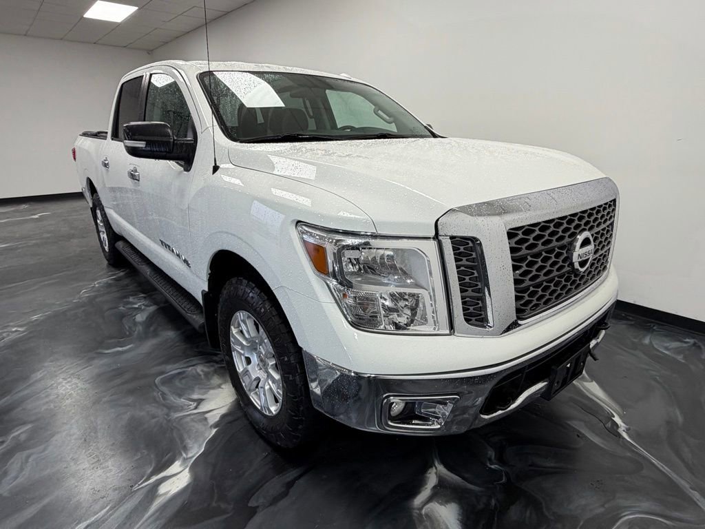 Used 2018 Nissan Titan SV AWD/4WD image 17