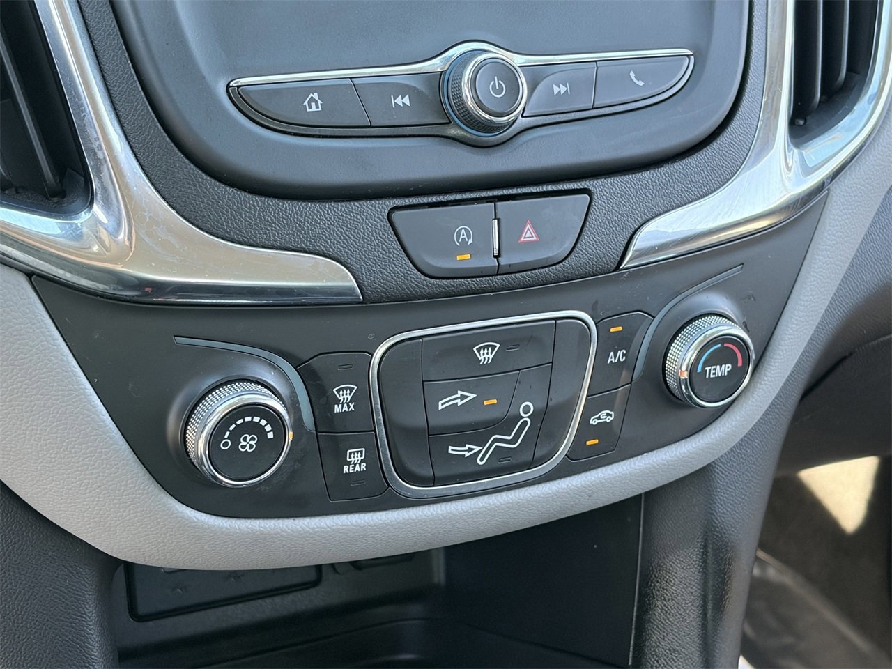 Used 2024 Chevrolet Equinox LS image 28