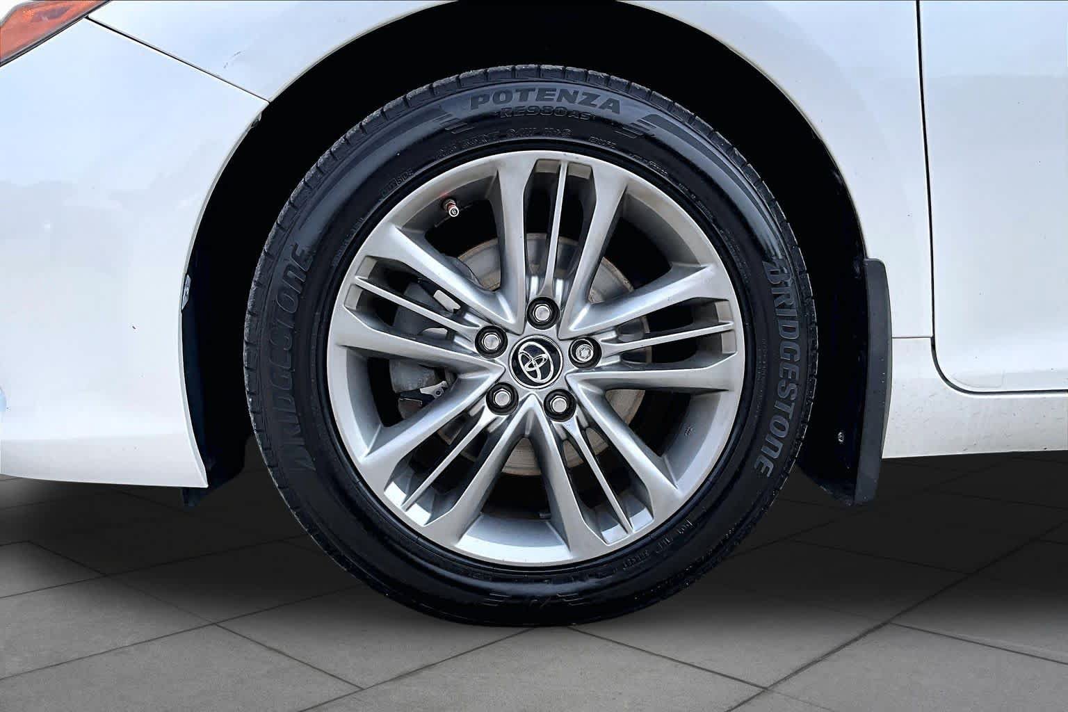 Used 2017 Toyota Camry SE FWD image 11