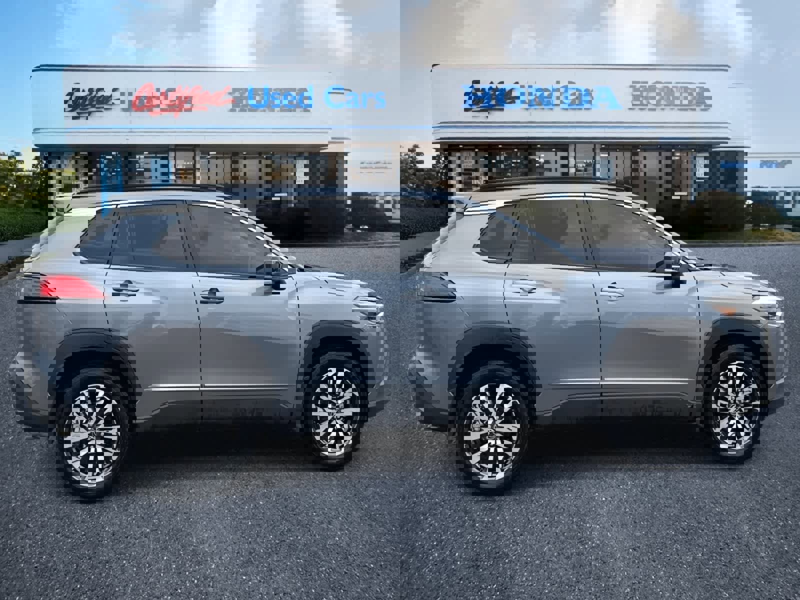 Used 2025 Toyota Corolla Cross XLE w/ Convenience Package image 6