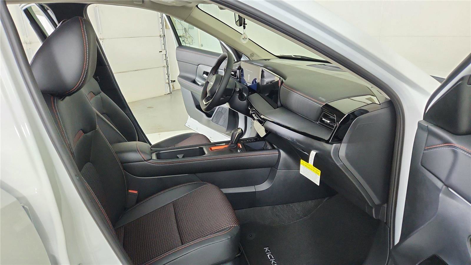 New 2026 Nissan Kicks SR w/ Cold Weather Package image 25