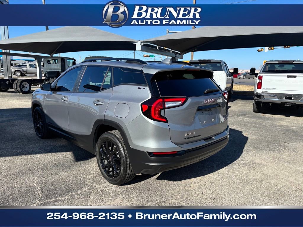 Used 2024 GMC Terrain SLE w/ Driver Convenience Package image 8