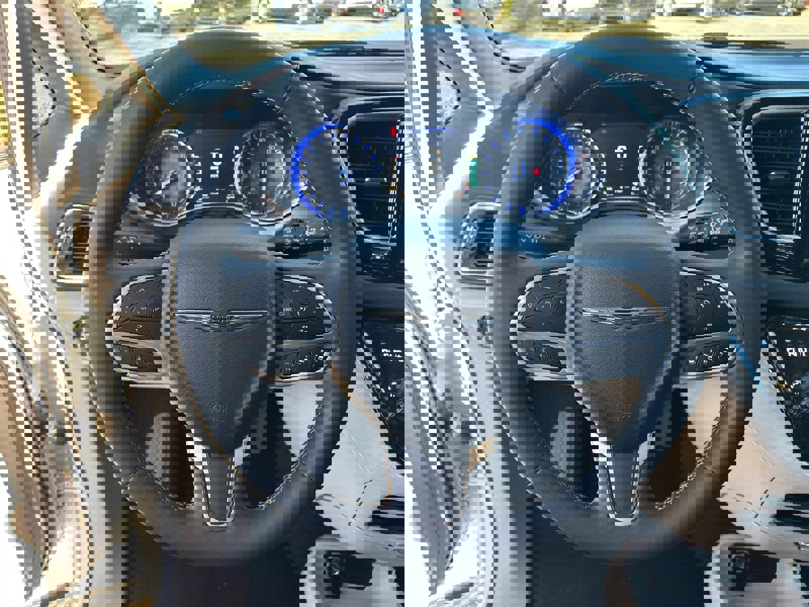 Used 2024 Chrysler Pacifica Touring-L image 23