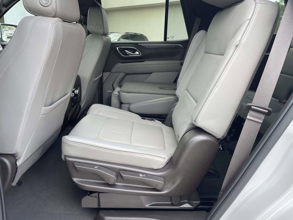 Used 2023 GMC Yukon SLT w/ SLT Luxury Package AWD/4WD image 14
