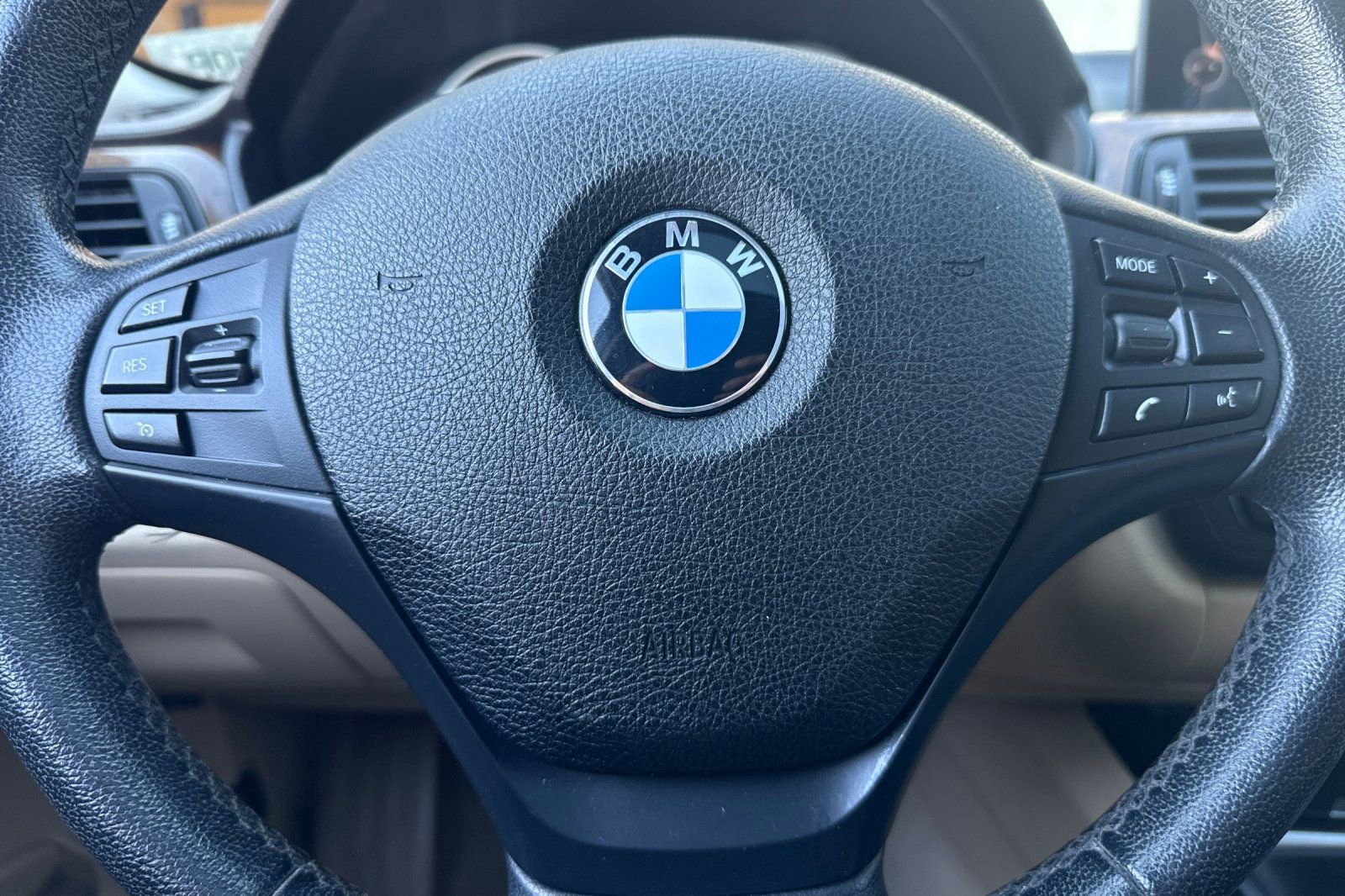Used 2015 BMW 320i Sedan RWD image 24