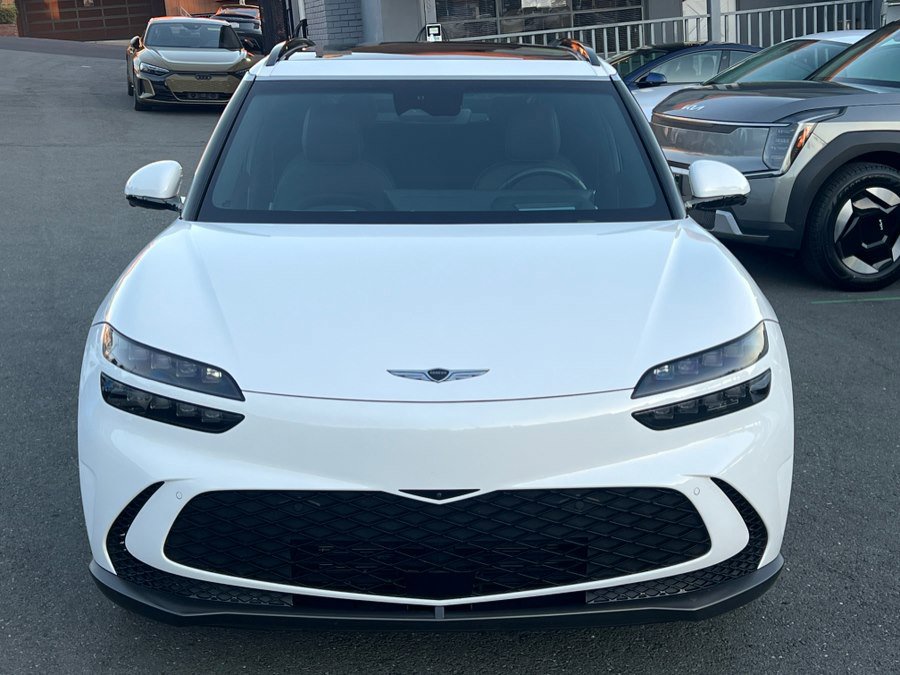 Used 2023 Genesis GV60 Advanced image 2