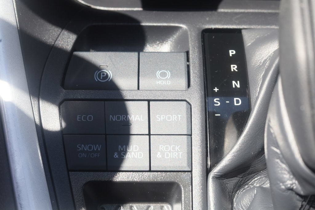 Used 2025 Toyota RAV4 XLE AWD/4WD image 16
