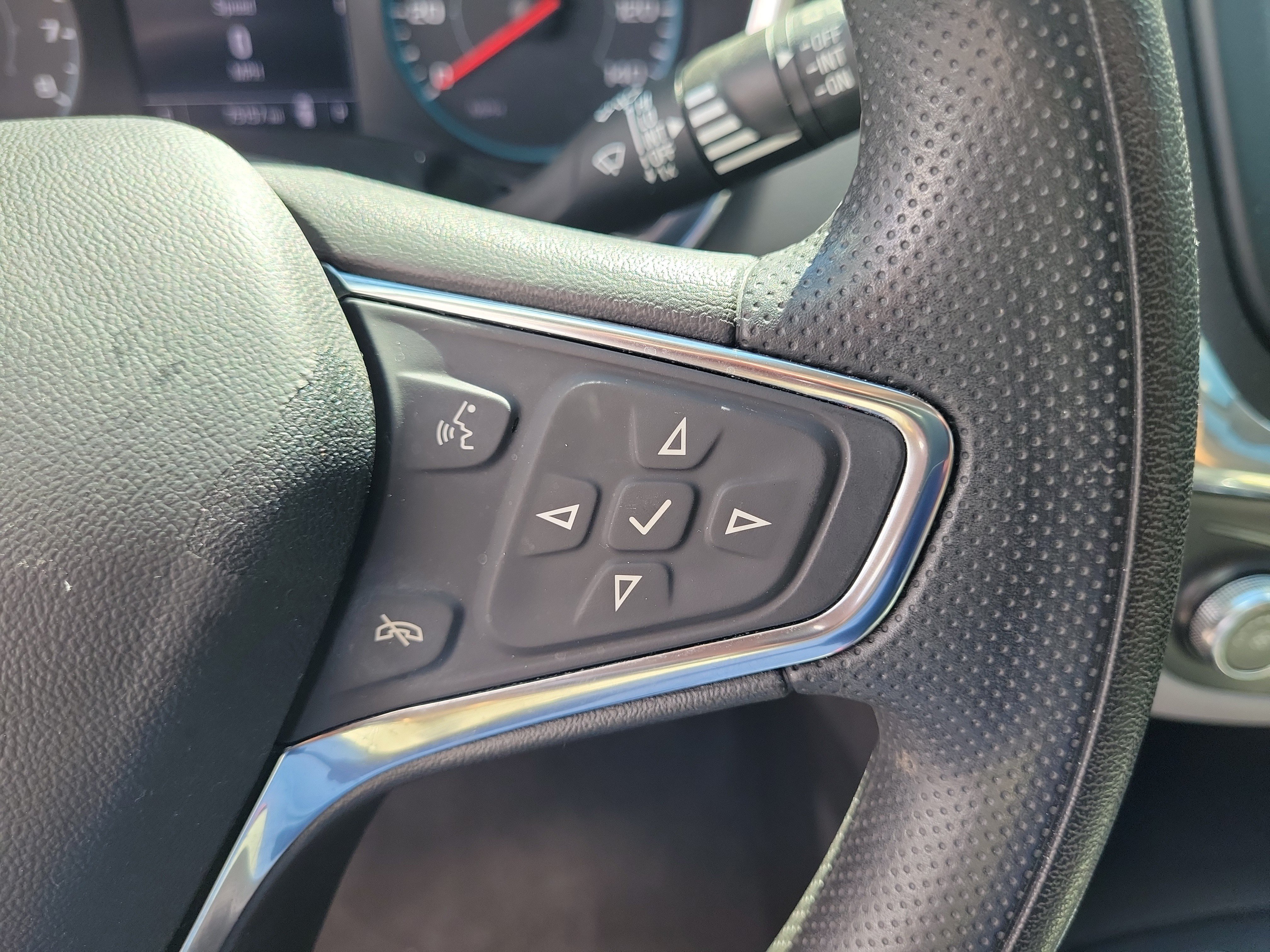 Used 2021 Chevrolet Equinox LS FWD image 17