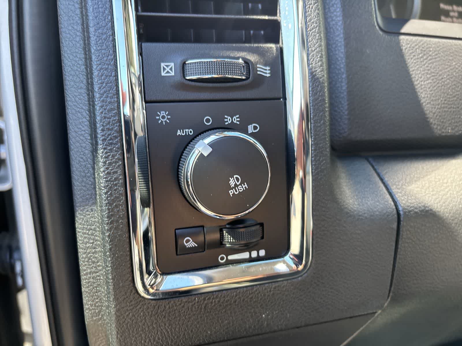 Used 2016 RAM 1500 Laramie w/ Convenience Group AWD/4WD image 12