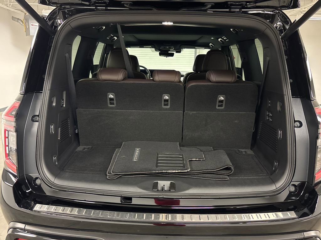 Used 2025 Nissan Armada Platinum Reserve AWD/4WD image 16
