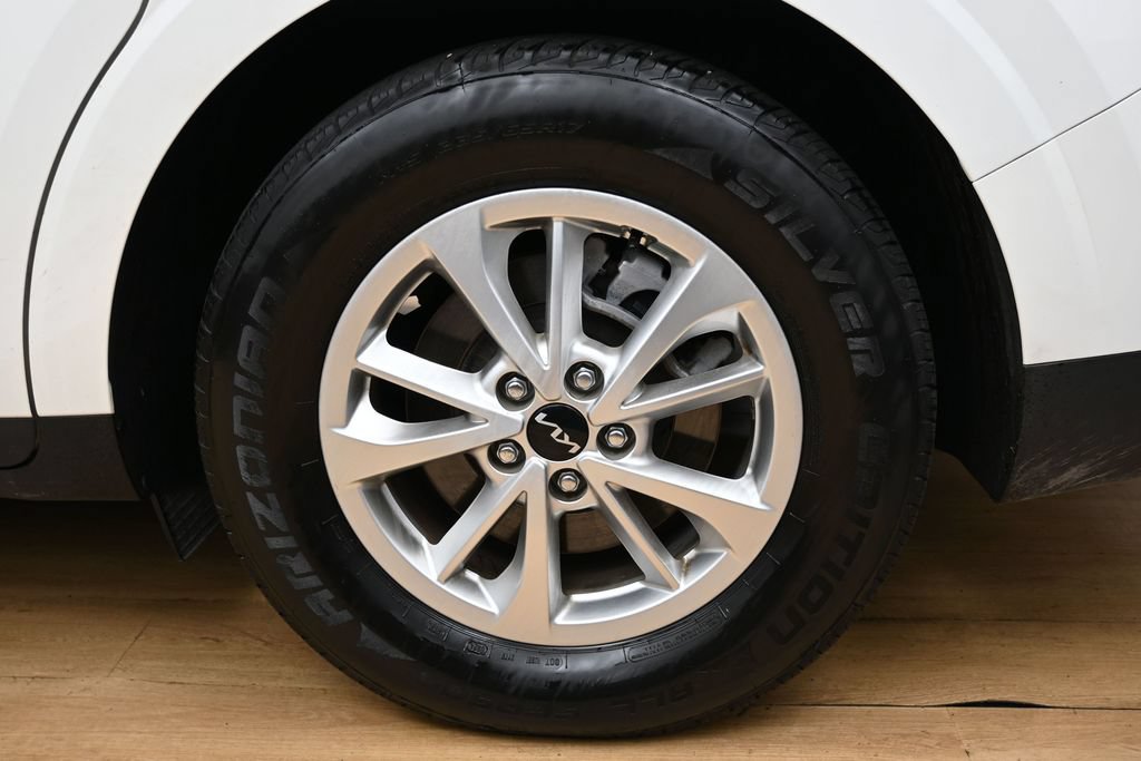 Used 2022 Kia Carnival LX FWD image 12