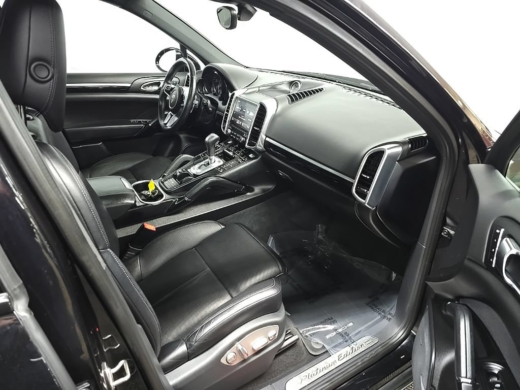 Used 2017 Porsche Cayenne Platinum Edition AWD/4WD image 16