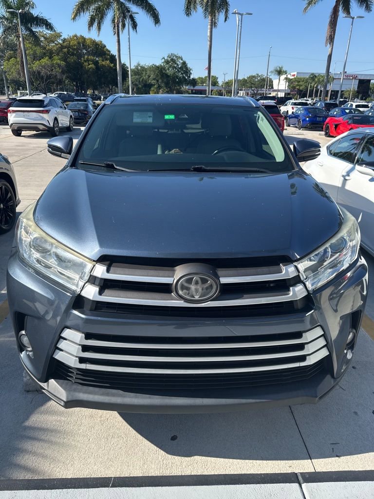 Used 2018 Toyota Highlander XLE FWD image 3