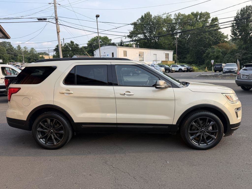 Used 2018 Ford Explorer XLT w/ Equipment Group 202A AWD/4WD image 6