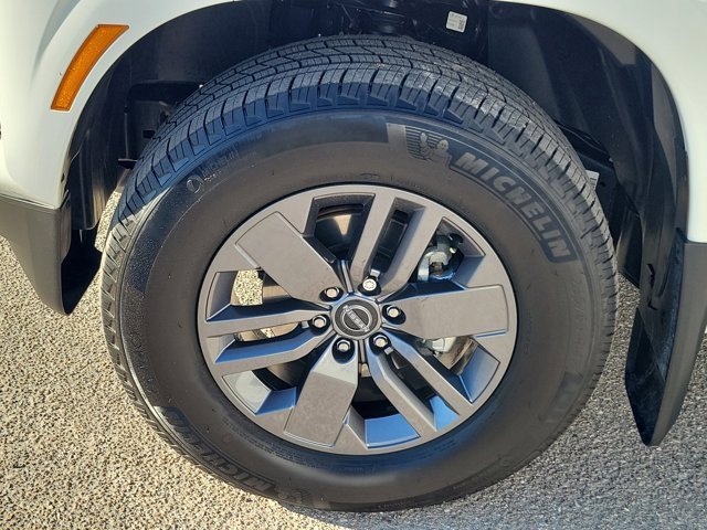 Certified 2025 Nissan Frontier SV image 12