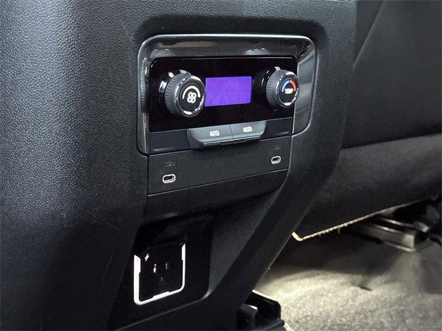 Used 2025 Chevrolet Suburban RST image 40