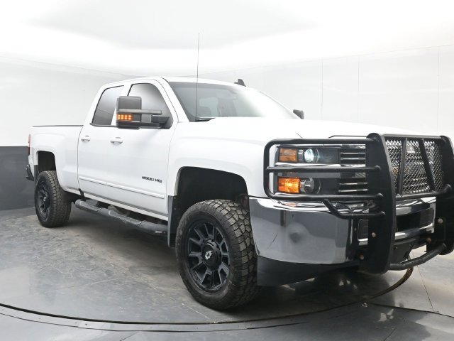 Used 2017 Chevrolet Silverado 2500 LT AWD/4WD image 2
