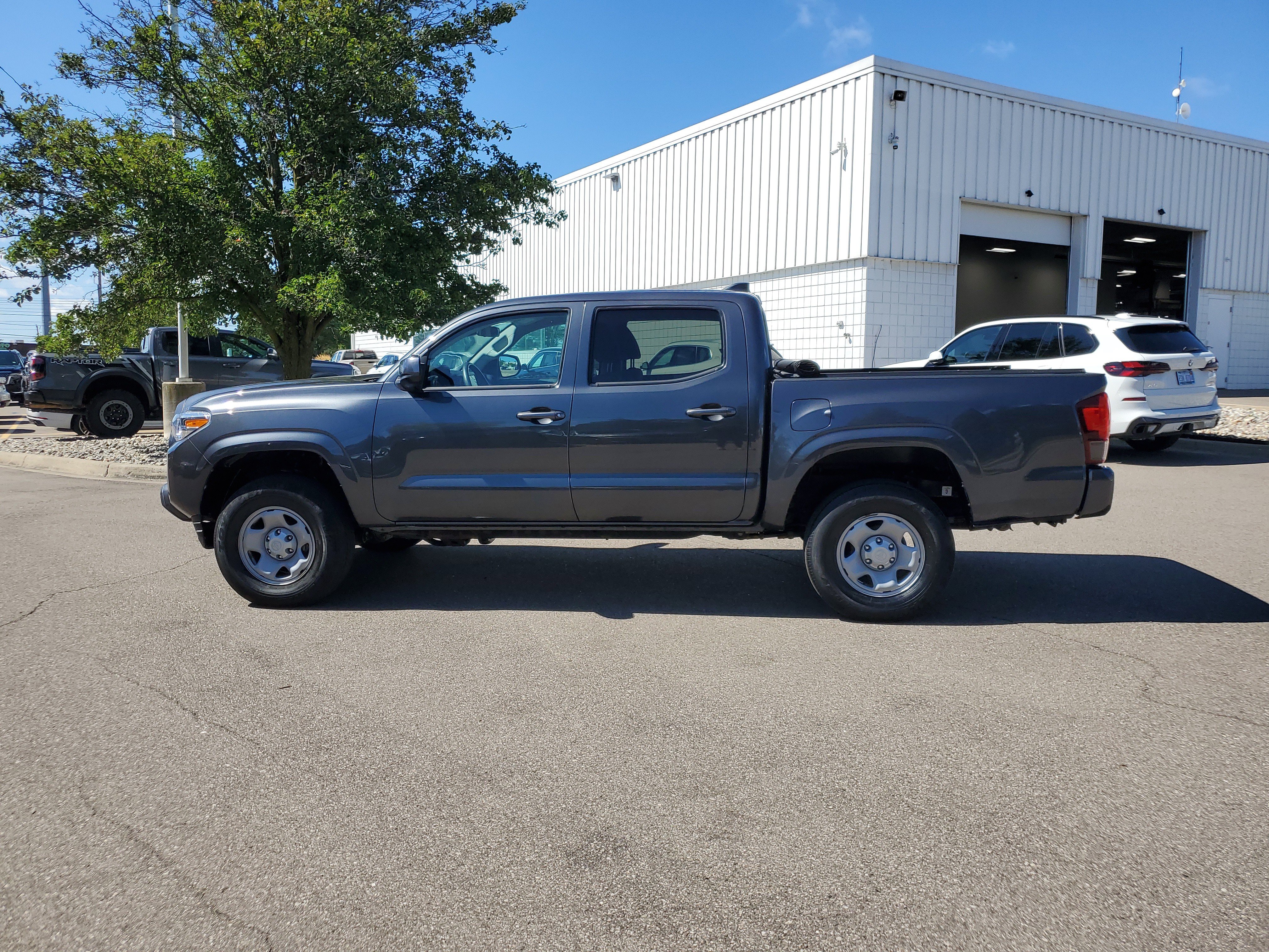 Used 2022 Toyota Tacoma SR AWD/4WD video 2