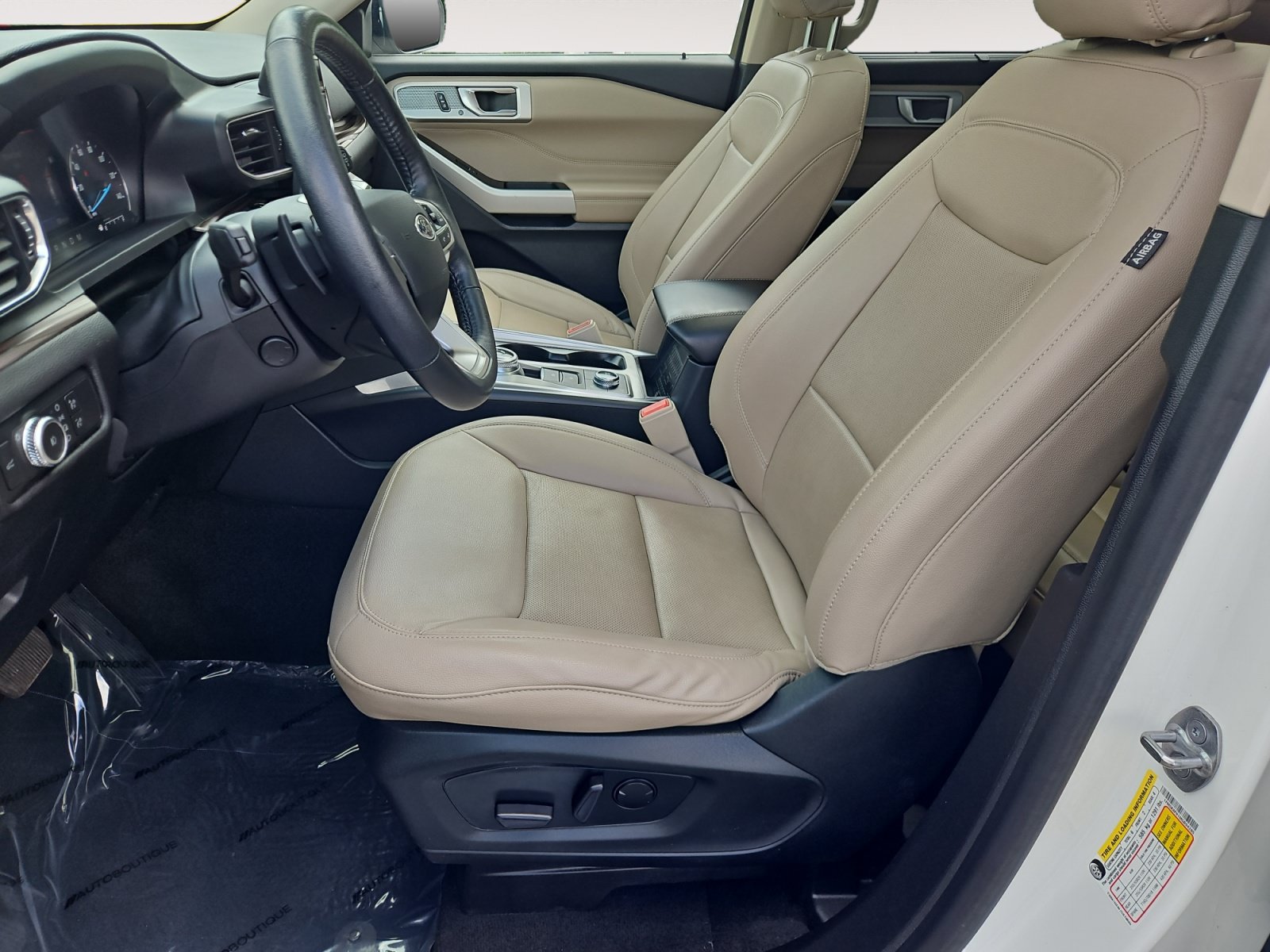 Used 2021 Ford Explorer Limited w/ Equipment Group 301A AWD/4WD image 9