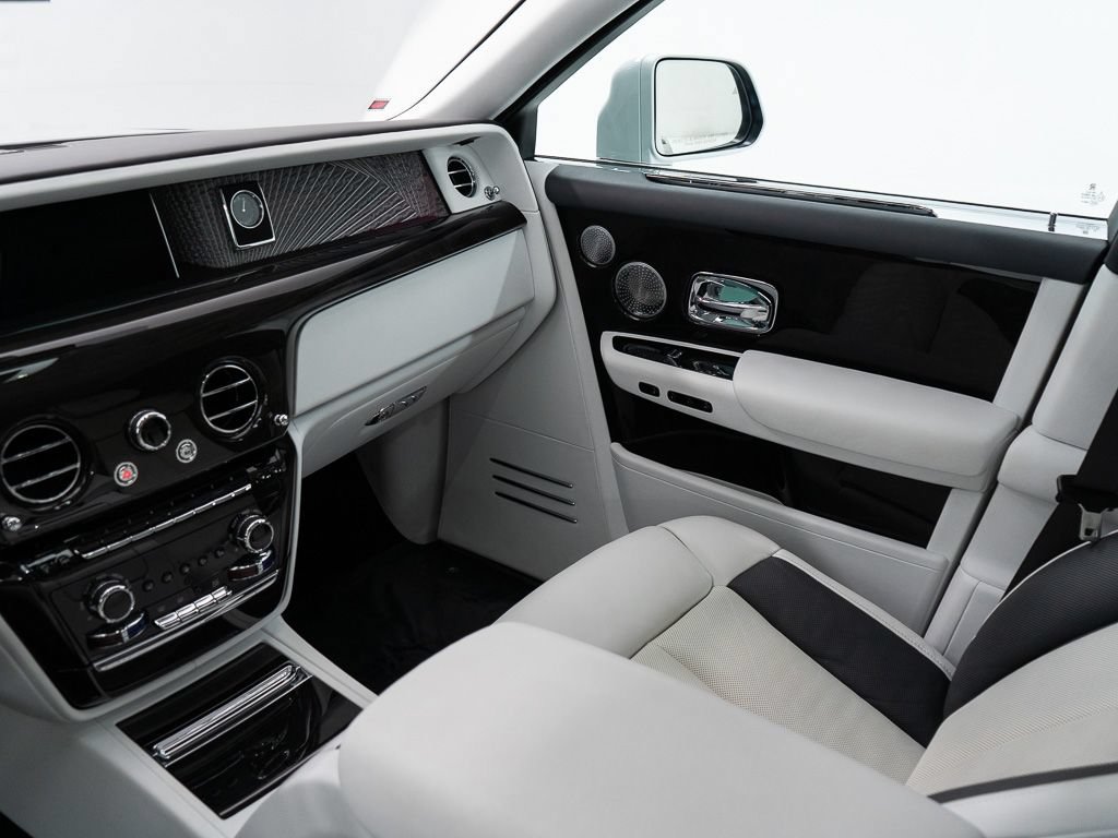 Certified 2023 Rolls-Royce Phantom Sedan RWD image 36
