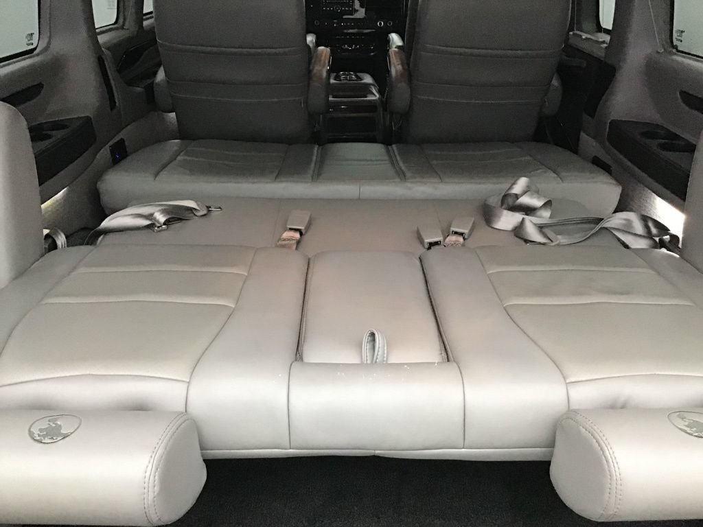 Used 2020 Chevrolet Express 2500 w/ Enhanced Convenience Package RWD image 9