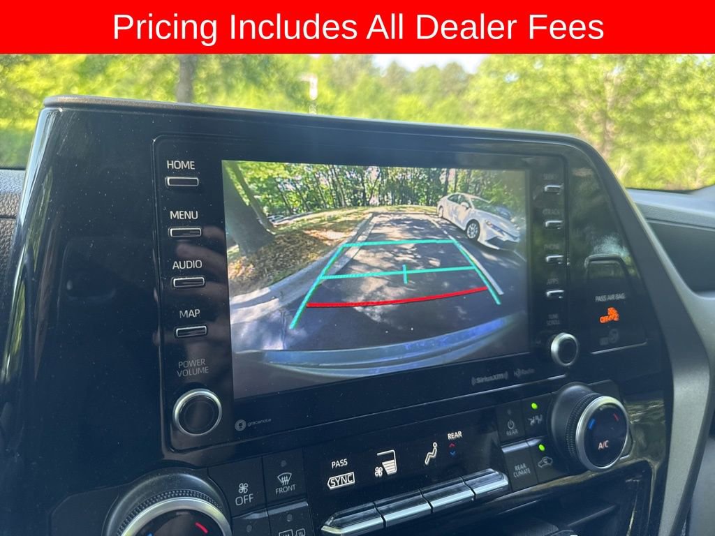 Used 2021 Toyota Highlander LE AWD/4WD image 4