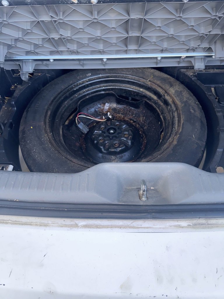 Used 2010 Pontiac Vibe w/ Preferred Package image 14