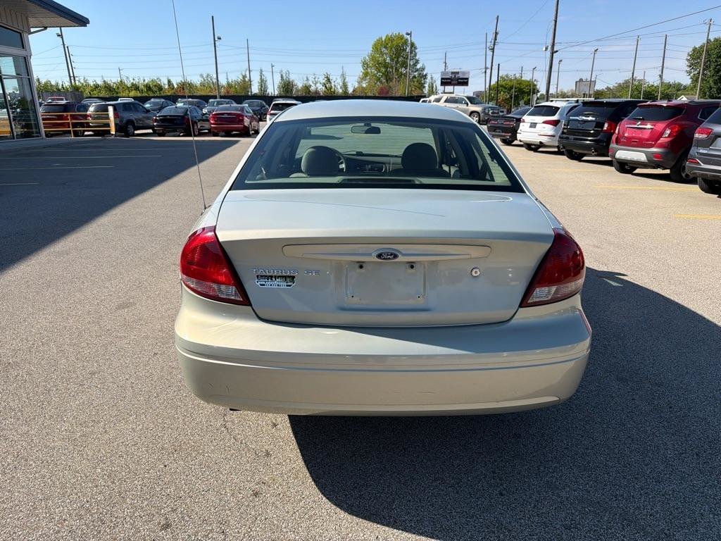 Used 2004 Ford Taurus SE FWD image 7