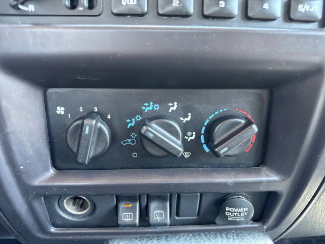 Used 2001 Jeep Cherokee Sport image 19