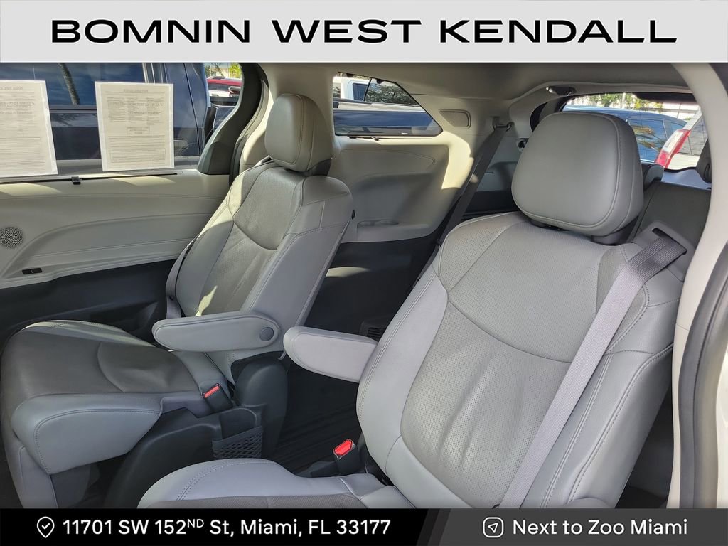 Used 2024 Toyota Sienna Limited image 11