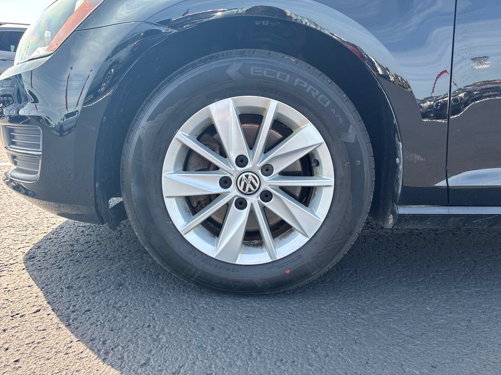 Used 2016 Volkswagen Golf S FWD image 9