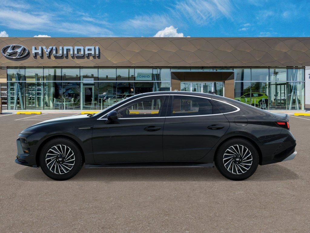 New 2025 Hyundai Sonata Limited FWD image 3